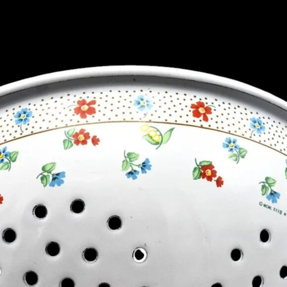 Vintage M. Kamenstein Inc. Colander White Enamel Floral Brass Handles - Picture 8 of 12
